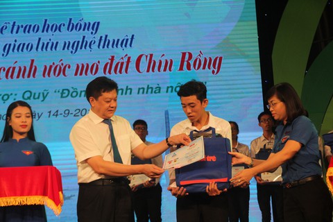 Tôi ướt cả hai chân mà vẫn vào được giảng đường - Ảnh 9. Tôi ướt cả hai chân mà vẫn vào được giảng đường - Ảnh 9.