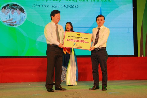 Tôi ướt cả hai chân mà vẫn vào được giảng đường - Ảnh 10. Tôi ướt cả hai chân mà vẫn vào được giảng đường - Ảnh 10.