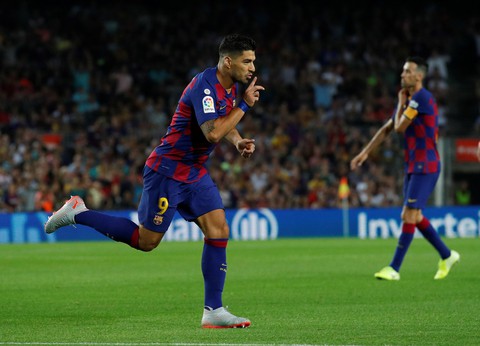 Không có Messi, Suarez tỏa sáng giúp Barca đại thắng trước Valencia - Ảnh 1. Không có Messi, Suarez tỏa sáng giúp Barca đại thắng trước Valencia - Ảnh 1.