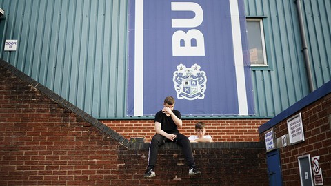 Bury FC và nợ nần trong bóng đá - Ảnh 1. Bury FC và nợ nần trong bóng đá - Ảnh 1.