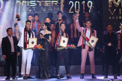 Quán quân Mister Việt Nam 2019 trị giá 1 tỉ đồng chia cho 2 người mẫu - Ảnh 10. Quán quân Mister Việt Nam 2019 trị giá 1 tỉ đồng chia cho 2 người mẫu - Ảnh 10.