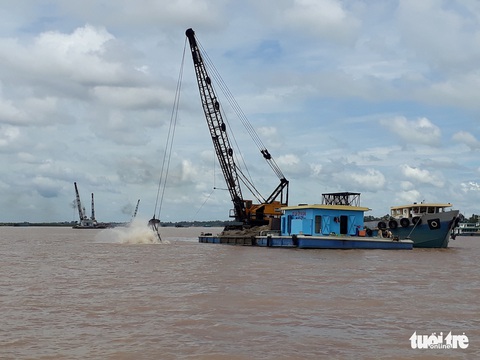 Giám đốc Sở TN-MT An Giang bị cảnh cáo vì cấp phép khai thác cát không rõ ràng - Ảnh 1. Giám đốc Sở TN-MT An Giang bị cảnh cáo vì cấp phép khai thác cát không rõ ràng - Ảnh 1.