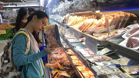 Giá gà rẻ hơn... rau - Ảnh 1. Giá gà rẻ hơn... rau - Ảnh 1.