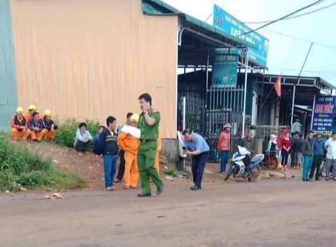 Vướng dây cáp nhiễm điện giữa đường, 2 học sinh tử vong - Ảnh 2. Vướng dây cáp nhiễm điện giữa đường, 2 học sinh tử vong - Ảnh 2.