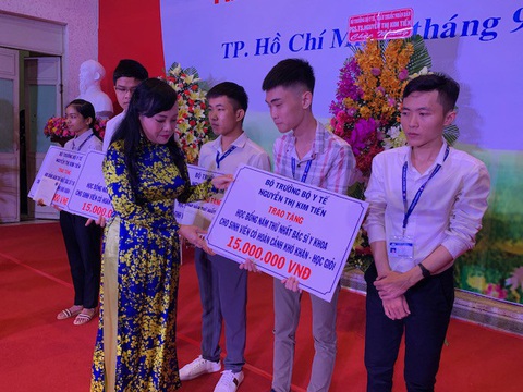 Bộ trưởng Kim Tiến: Trường đại học gần 100 tuổi mà bé thế này là không được - Ảnh 1. Bộ trưởng Kim Tiến: Trường đại học gần 100 tuổi mà bé thế này là không được - Ảnh 1.