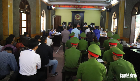 Hoãn phiên tòa xử vụ gian lận thi cử ở Sơn La vì nhiều người được triệu tập vắng mặt - Ảnh 4. Hoãn phiên tòa xử vụ gian lận thi cử ở Sơn La vì nhiều người được triệu tập vắng mặt - Ảnh 4.