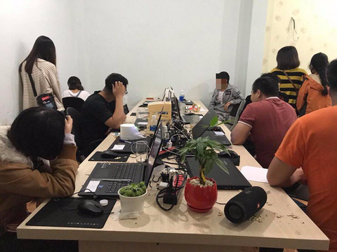 Phát hiện 34 người Trung Quốc bao khách sạn làm việc mờ ám? - Ảnh 2. Phát hiện 34 người Trung Quốc bao khách sạn làm việc mờ ám? - Ảnh 2.