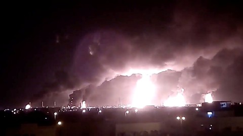 Tấn công 2 cơ sở lọc dầu Saudi Arabia: giá dầu phi mã, vàng bạc tăng theo - Ảnh 2. Tấn công 2 cơ sở lọc dầu Saudi Arabia: giá dầu phi mã, vàng bạc tăng theo - Ảnh 2.