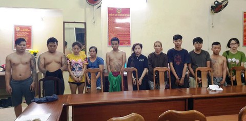 Bắt băng nhóm chuyên dàn cảnh trộm tài sản khách mua dâm - Ảnh 1. Bắt băng nhóm chuyên dàn cảnh trộm tài sản khách mua dâm - Ảnh 1.