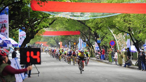 Coupe De Huế 2019: Giải đua xe đạp kỳ lạ - Ảnh 1. Coupe De Huế 2019: Giải đua xe đạp kỳ lạ - Ảnh 1.