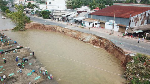 Giải quyết sạt lở Quốc lộ 91 phải căn cơ, lâu dài - Ảnh 1. Giải quyết sạt lở Quốc lộ 91 phải căn cơ, lâu dài - Ảnh 1.