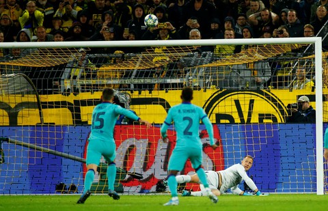 Thủ thành Stegen tỏa sáng, Barca ‘thoát chết’ trước Dortmund - Ảnh 2. Thủ thành Stegen tỏa sáng, Barca ‘thoát chết’ trước Dortmund - Ảnh 2.