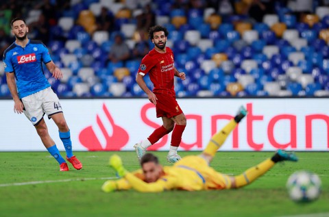 Siêu hậu vệ Van Dijk mắc sai lầm, Liverpool phơi áo trước Napoli - Ảnh 3. Siêu hậu vệ Van Dijk mắc sai lầm, Liverpool phơi áo trước Napoli - Ảnh 3.