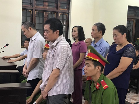 Hoãn tòa, triệu tập thêm 2 nhân chứng vụ án gian lận thi cử Hà Giang - Ảnh 1. Hoãn tòa, triệu tập thêm 2 nhân chứng vụ án gian lận thi cử Hà Giang - Ảnh 1.