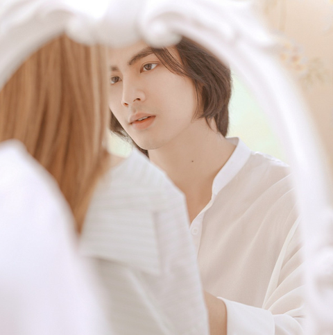 Đinh Hương mời mỹ nam Ice Panuwat Premmaneenan vào MV mới - Ảnh 2. Đinh Hương mời mỹ nam Ice Panuwat Premmaneenan vào MV mới - Ảnh 2.