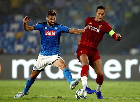 Van Dijk đã mắc bao nhiêu sai lầm khiến Liverpool bị thủng lưới? - Ảnh 1. Van Dijk đã mắc bao nhiêu sai lầm khiến Liverpool bị thủng lưới? - Ảnh 1.