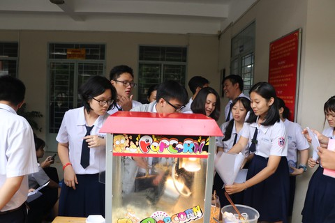 Học sinh làm bắp rang bơ để... học hóa - Ảnh 1. Học sinh làm bắp rang bơ để... học hóa - Ảnh 1.