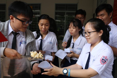 Học sinh làm bắp rang bơ để... học hóa - Ảnh 6. Học sinh làm bắp rang bơ để... học hóa - Ảnh 6.