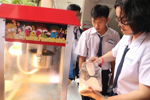 Học sinh làm bắp rang bơ để... học hóa - Ảnh 3. Học sinh làm bắp rang bơ để... học hóa - Ảnh 3.