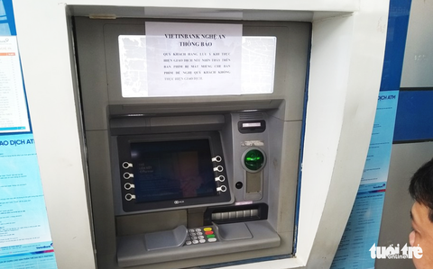 1 phút đánh cắp thông tin thẻ ATM của nhóm người Trung Quốc - Ảnh 5. 1 phút đánh cắp thông tin thẻ ATM của nhóm người Trung Quốc - Ảnh 5.