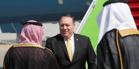 Ngoại trưởng Pompeo bay tới Saudi Arabia bàn kế trả đũa Iran - Ảnh 1. Ngoại trưởng Pompeo bay tới Saudi Arabia bàn kế trả đũa Iran - Ảnh 1.