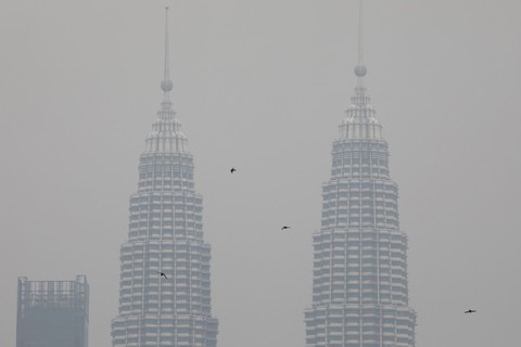 Malaysia đóng cửa hơn 1.200 trường học do khói ô nhiễm từ Indonesia - Ảnh 1. Malaysia đóng cửa hơn 1.200 trường học do khói ô nhiễm từ Indonesia - Ảnh 1.