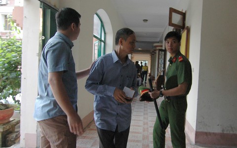 Hoãn tòa, triệu tập thêm 2 nhân chứng vụ án gian lận thi cử Hà Giang - Ảnh 6. Hoãn tòa, triệu tập thêm 2 nhân chứng vụ án gian lận thi cử Hà Giang - Ảnh 6.