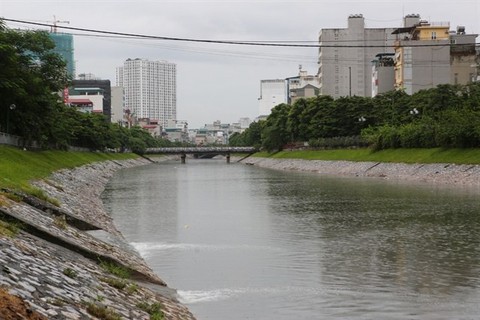 Hà Nội xây thêm 3 cầu vượt cho người đi bộ qua sông Tô Lịch - Ảnh 1. Hà Nội xây thêm 3 cầu vượt cho người đi bộ qua sông Tô Lịch - Ảnh 1.