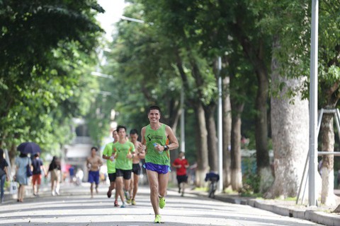 2 VĐV Việt Nam đạt chuẩn dự Boston marathon là bác sĩ và công nhân - Ảnh 2. 2 VĐV Việt Nam đạt chuẩn dự Boston marathon là bác sĩ và công nhân - Ảnh 2.