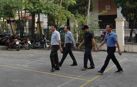 Hoãn tòa, triệu tập thêm 2 nhân chứng vụ án gian lận thi cử Hà Giang - Ảnh 7. Hoãn tòa, triệu tập thêm 2 nhân chứng vụ án gian lận thi cử Hà Giang - Ảnh 7.