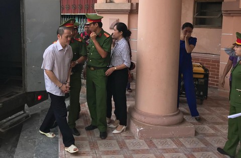 Hoãn tòa, triệu tập thêm 2 nhân chứng vụ án gian lận thi cử Hà Giang - Ảnh 4. Hoãn tòa, triệu tập thêm 2 nhân chứng vụ án gian lận thi cử Hà Giang - Ảnh 4.