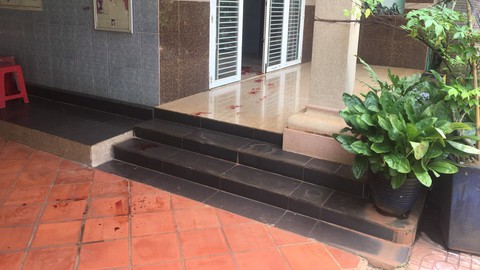 Em dùng súng bắn chị dâu, anh ruột vì tranh chấp đất đai - Ảnh 2. Em dùng súng bắn chị dâu, anh ruột vì tranh chấp đất đai - Ảnh 2.