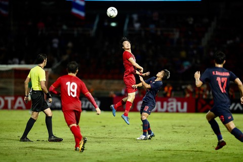 Bảng xếp hạng FIFA 9-2019: Việt Nam tụt 2 hạng nhưng vẫn hơn Thái Lan 15 bậc - Ảnh 1. Bảng xếp hạng FIFA 9-2019: Việt Nam tụt 2 hạng nhưng vẫn hơn Thái Lan 15 bậc - Ảnh 1.