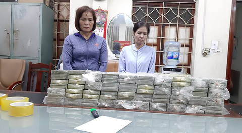 Tạm giữ khẩn cấp hai phụ nữ vận chuyển 80 bánh heroin - Ảnh 1. Tạm giữ khẩn cấp hai phụ nữ vận chuyển 80 bánh heroin - Ảnh 1.