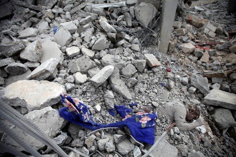Liên quân chống Houthi không kích trúng nhà tù ở Yemen, 100 người chết - Ảnh 2. Liên quân chống Houthi không kích trúng nhà tù ở Yemen, 100 người chết - Ảnh 2.