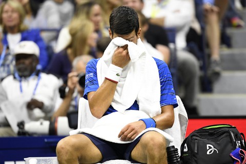 Djokovic bỏ cuộc vì chấn thương, Wawrinka vào tứ kết Mỹ mở rộng - Ảnh 2. Djokovic bỏ cuộc vì chấn thương, Wawrinka vào tứ kết Mỹ mở rộng - Ảnh 2.