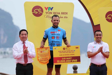 Jordan Parra thắng Im Jae Yeon nửa bánh xe tại TP Hạ Long - Ảnh 4. Jordan Parra thắng Im Jae Yeon nửa bánh xe tại TP Hạ Long - Ảnh 4.