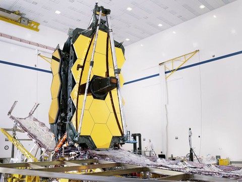 NASA lắp kính thiên văn không gian lớn nhất lịch sử - Ảnh 3. NASA lắp kính thiên văn không gian lớn nhất lịch sử - Ảnh 3.