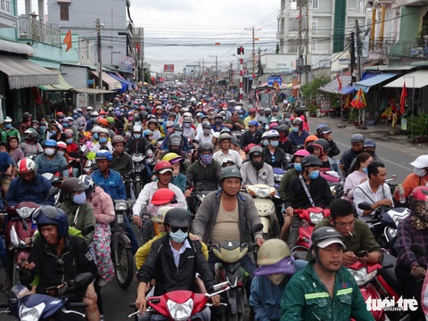 Dòng người nối hàng dài quay lại Sài Gòn sau lễ 2-9 - Ảnh 1. Dòng người nối hàng dài quay lại Sài Gòn sau lễ 2-9 - Ảnh 1.