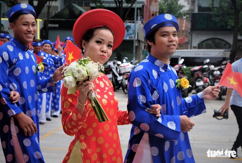 Lễ cưới tập thể của 100 cặp đôi công nhân đúng ngày Quốc khánh - Ảnh 4. Lễ cưới tập thể của 100 cặp đôi công nhân đúng ngày Quốc khánh - Ảnh 4.