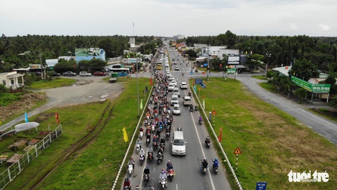 Trưng dụng cả hai làn cầu Rạch Miễu để người dân quay lại TP.HCM - Ảnh 5. Trưng dụng cả hai làn cầu Rạch Miễu để người dân quay lại TP.HCM - Ảnh 5.
