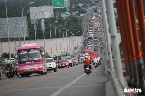 Trưng dụng cả hai làn cầu Rạch Miễu để người dân quay lại TP.HCM - Ảnh 7. Trưng dụng cả hai làn cầu Rạch Miễu để người dân quay lại TP.HCM - Ảnh 7.