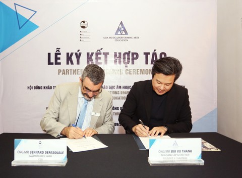 Hội đồng khảo thí âm nhạc 101 tuổi của Úc có mặt tại Việt Nam - Ảnh 1. Hội đồng khảo thí âm nhạc 101 tuổi của Úc có mặt tại Việt Nam - Ảnh 1.