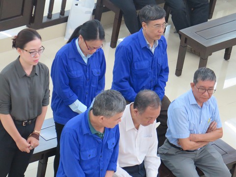 Cựu thứ trưởng Lê Bạch Hồng bị đề nghị mức án 8-9 năm tù - Ảnh 3. Cựu thứ trưởng Lê Bạch Hồng bị đề nghị mức án 8-9 năm tù - Ảnh 3.
