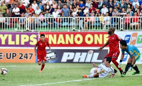 Hoàng Anh Gia Lai thắng Hải Phòng 5-1 trên sân Pleiku - Ảnh 2. Hoàng Anh Gia Lai thắng Hải Phòng 5-1 trên sân Pleiku - Ảnh 2.