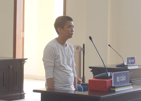 Ảo giác do nghiện bia rượu, đâm cô ruột vì nghĩ bị theo dõi - Ảnh 1. Ảo giác do nghiện bia rượu, đâm cô ruột vì nghĩ bị theo dõi - Ảnh 1.