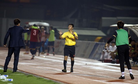 Derby buồn tẻ trên sân Thống Nhất dù có đến 5 bàn thắng - Ảnh 4. Derby buồn tẻ trên sân Thống Nhất dù có đến 5 bàn thắng - Ảnh 4.