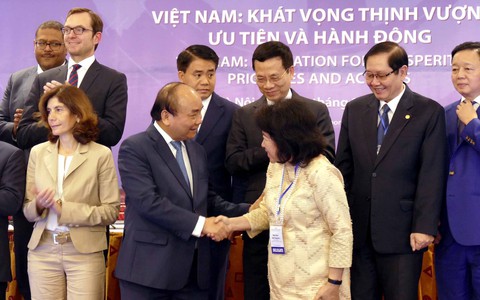 Thương mại toàn cầu, không chấp chận chỉ thu tiền lẻ - Ảnh 2. Thương mại toàn cầu, không chấp chận chỉ thu tiền lẻ - Ảnh 2.