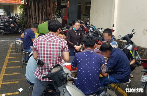 Khách hàng kéo đến Công an TP.HCM tố cáo Alibaba chiếm đoạt tiền tỉ - Ảnh 1. Khách hàng kéo đến Công an TP.HCM tố cáo Alibaba chiếm đoạt tiền tỉ - Ảnh 1.