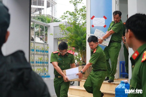 Cảnh sát khám xét công ty con, chi nhánh của Alibaba ở TP.HCM - Ảnh 13. Cảnh sát khám xét công ty con, chi nhánh của Alibaba ở TP.HCM - Ảnh 13.